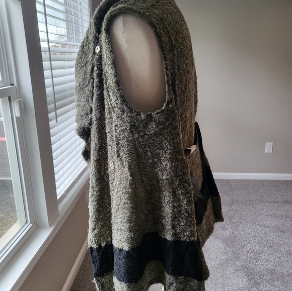 Ryu Taupe/Gray and Black Boucle Knit Snap/Belted Sweater Vest (Size M) - Picture 4 of 16